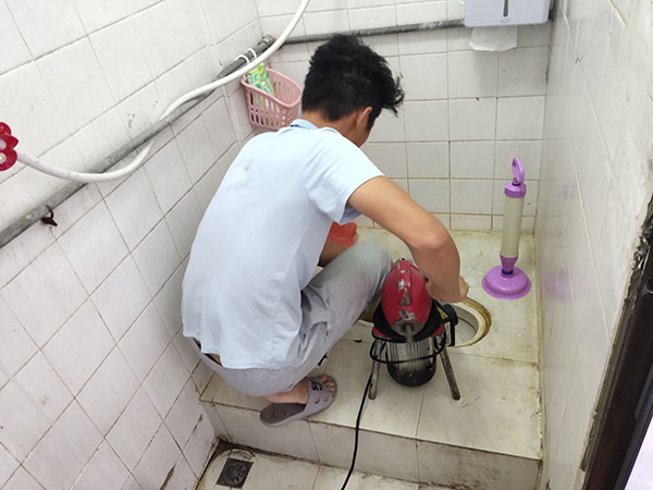 南昌肥皂掉到馬桶里把馬桶堵住了怎么辦？馬桶堵住了怎么辦